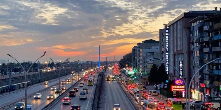 Kocaeli Üniversitesi Öğrencileri İçin İzmit Konaklama ve Ulaşım Rehberi